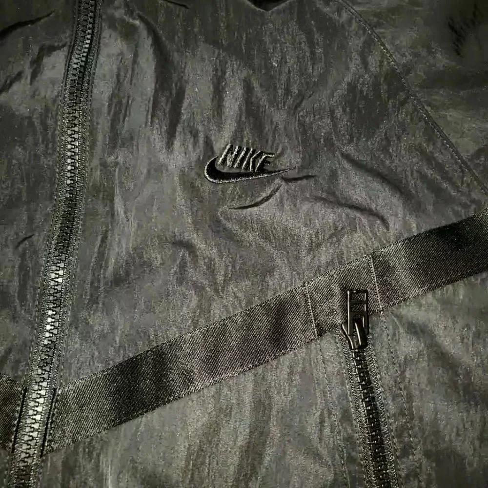 Nike Men's Unlined Hooded Windrunner Jacket - Picture 12 of 12